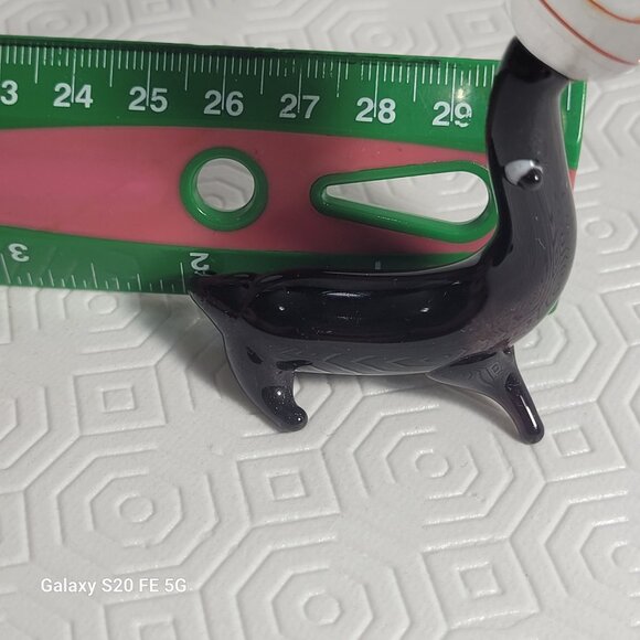 Beautiful Art Glass Black Seal Figurine with Glass Ball - Picture 7 of 7